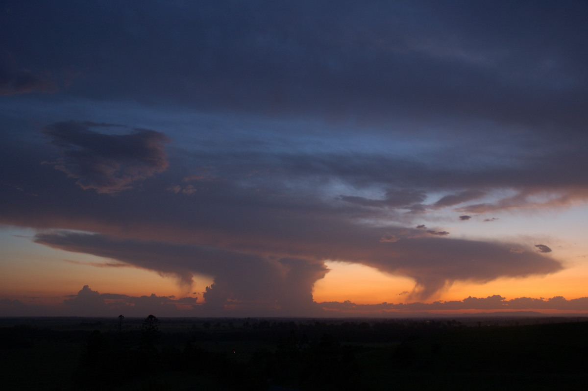 thunderstorm cumulonimbus_incus : N of Casino, NSW   30 January 2007