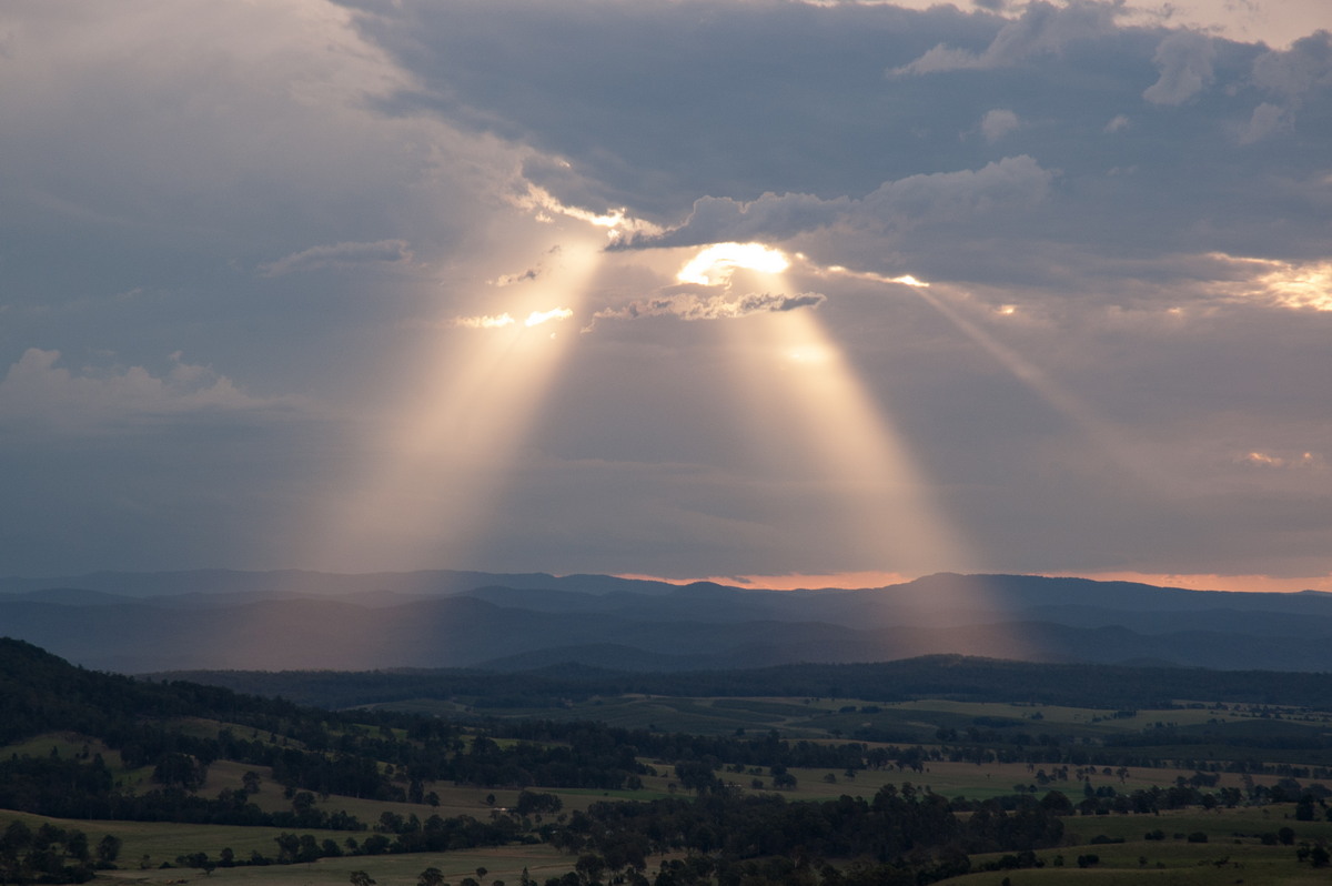 halosundog halo_sundog_crepuscular_rays : Mallanganee, NSW   7 February 2007