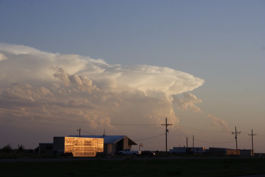 thunderstorm cumulonimbus_incus : near Panhandle, Texas, USA   20 April 2007