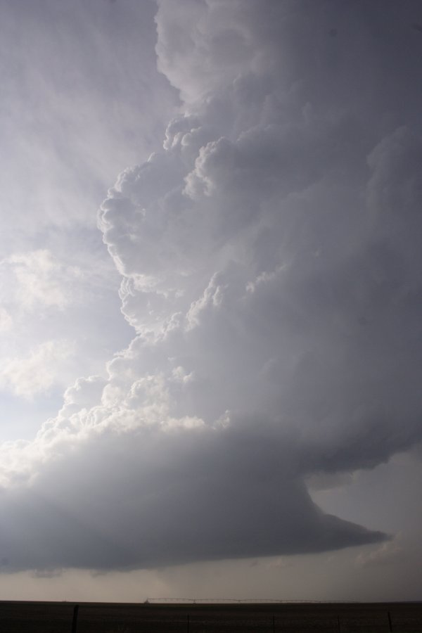 updraft thunderstorm_updrafts : S of White Deer, Texas, USA   23 April 2007