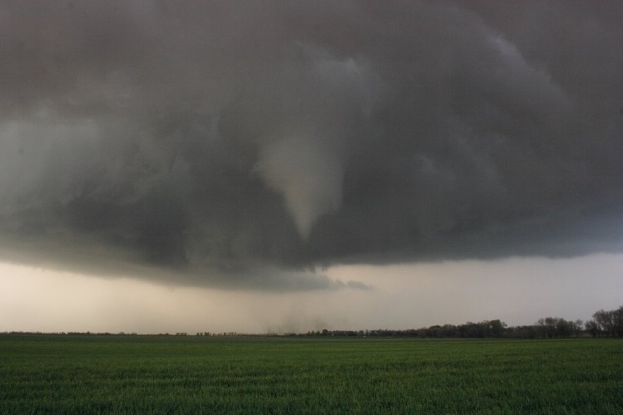 cumulonimbus supercell_thunderstorm : Nickerson, Kansas, USA   24 April 2007