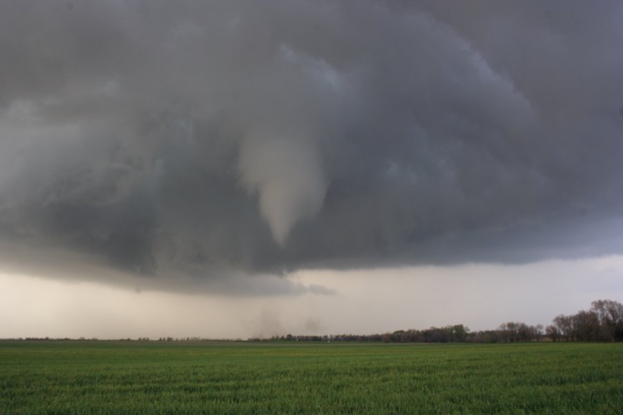 cumulonimbus supercell_thunderstorm : Nickerson, Kansas, USA   24 April 2007