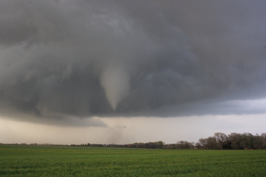 cumulonimbus supercell_thunderstorm : Nickerson, Kansas, USA   24 April 2007