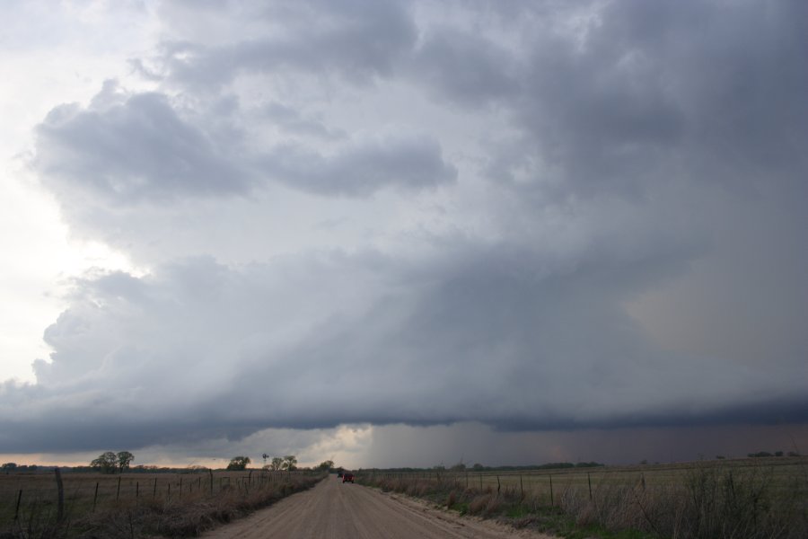 cumulonimbus supercell_thunderstorm : Nickerson, Kansas, USA   24 April 2007