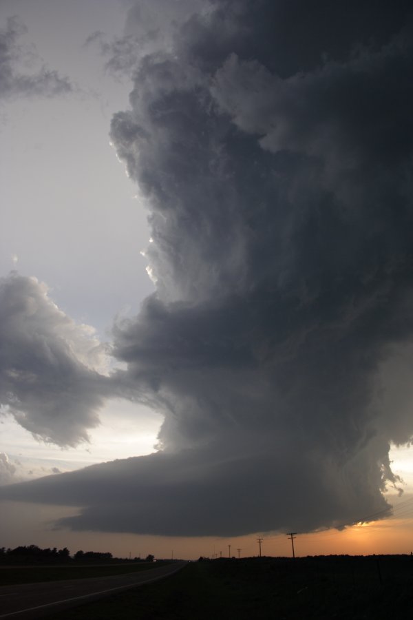 cumulonimbus supercell_thunderstorm : E of Woodward, Oklahoma, USA   4 May 2007