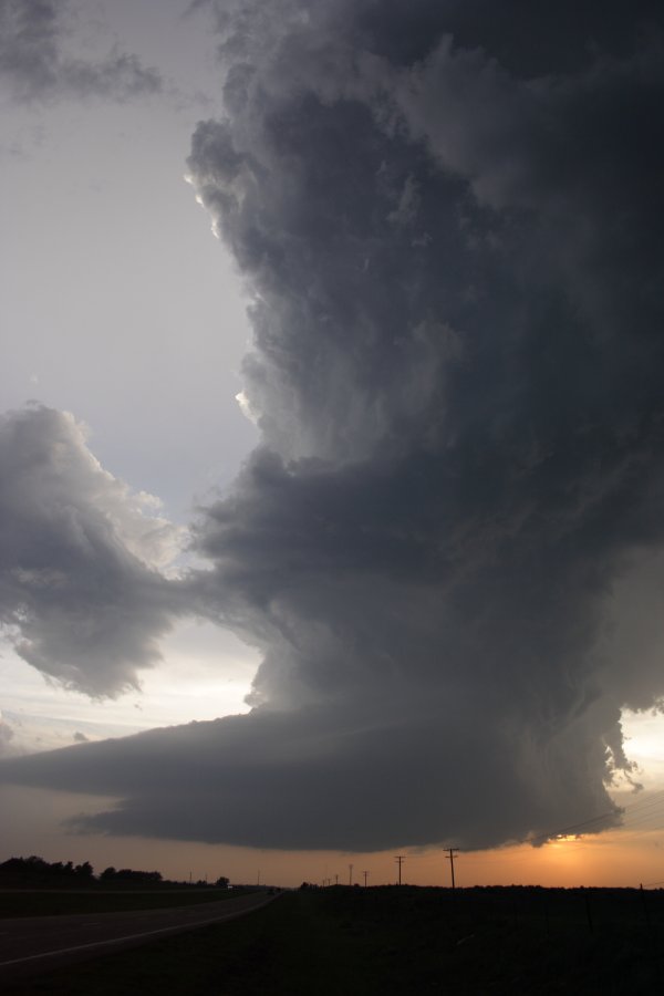 cumulonimbus supercell_thunderstorm : E of Woodward, Oklahoma, USA   4 May 2007