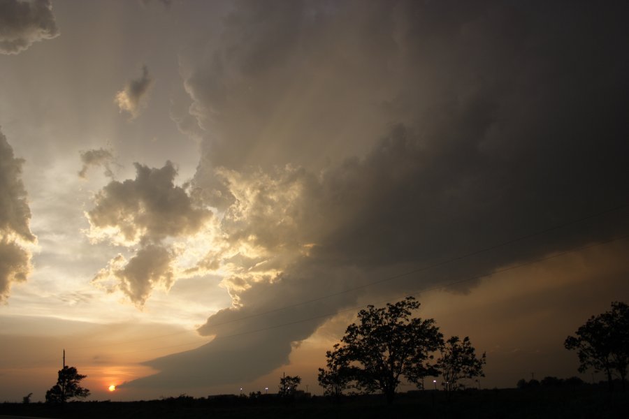 cumulonimbus supercell_thunderstorm : E of Woodward, Oklahoma, USA   4 May 2007