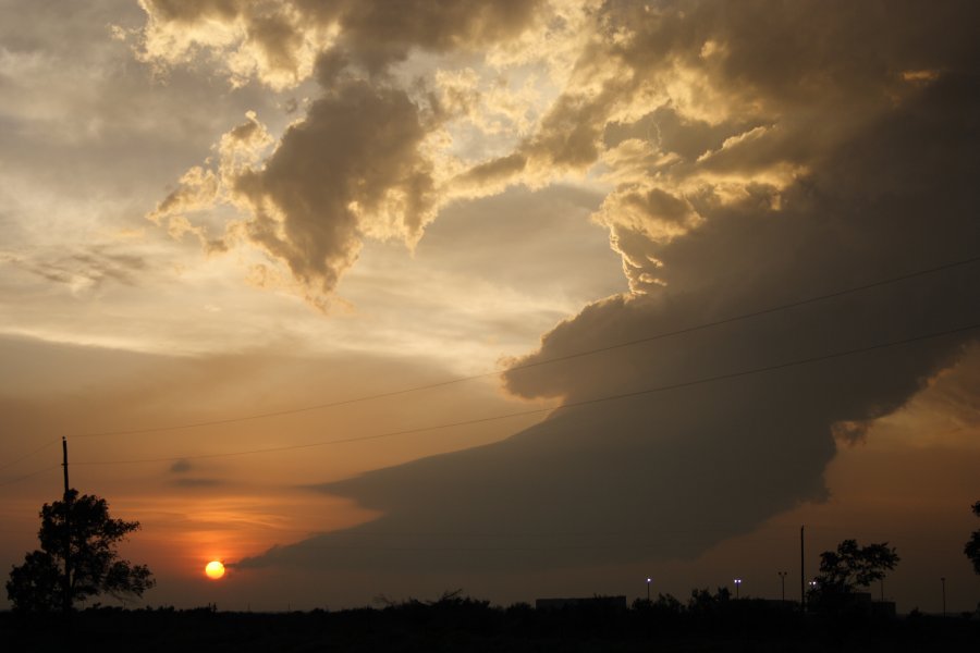 updraft thunderstorm_updrafts : E of Woodward, Oklahoma, USA   4 May 2007