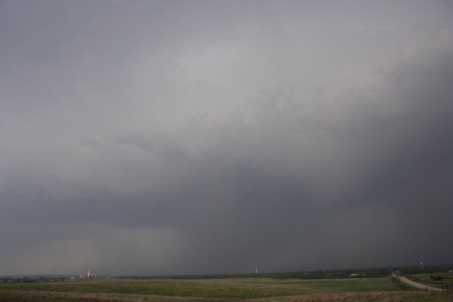 raincascade precipitation_cascade : SE of Meade, Kansas, USA   5 May 2007