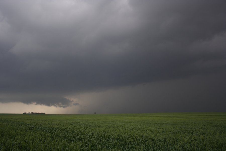 wallcloud thunderstorm_wall_cloud : SE of Greensburg, Kansas, USA   5 May 2007