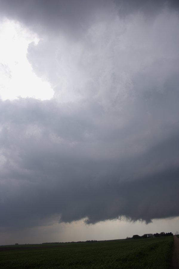 wallcloud thunderstorm_wall_cloud : SE of Greensburg, Kansas, USA   5 May 2007