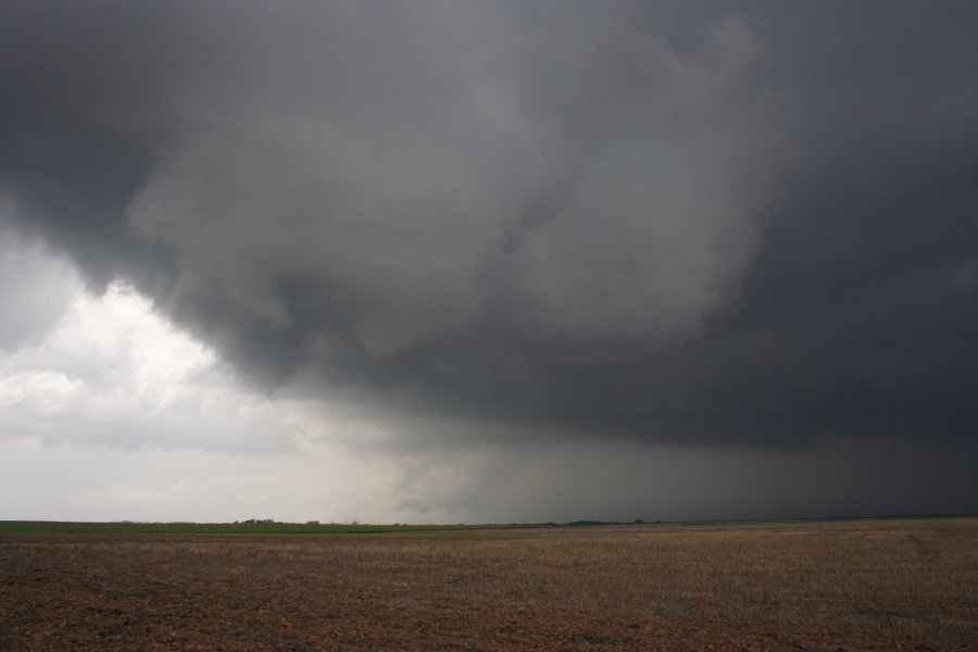 wallcloud thunderstorm_wall_cloud : SW of Pratt, Kansas, USA   5 May 2007