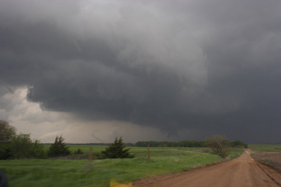 tornadoes funnel_tornado_waterspout : SW of Pratt, Kansas, USA   5 May 2007