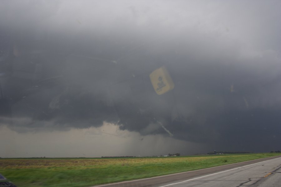 wallcloud thunderstorm_wall_cloud : near Pratt, Kansas, USA   5 May 2007