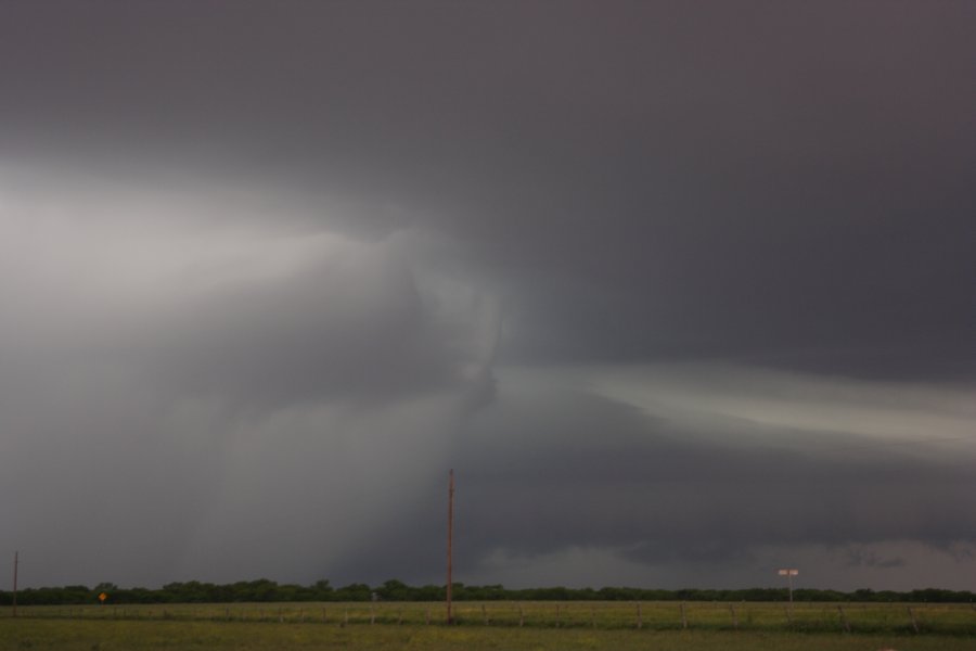 cumulonimbus supercell_thunderstorm : E of Seymour, Texas, USA   8 May 2007