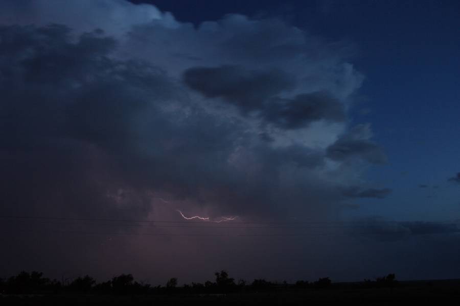 lightning lightning_bolts : W of McCook, Nebraska, USA   16 May 2007