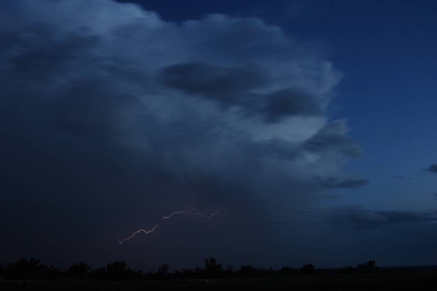 lightning lightning_bolts : W of McCook, Nebraska, USA   16 May 2007