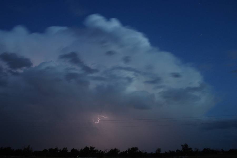 lightning lightning_bolts : W of McCook, Nebraska, USA   16 May 2007