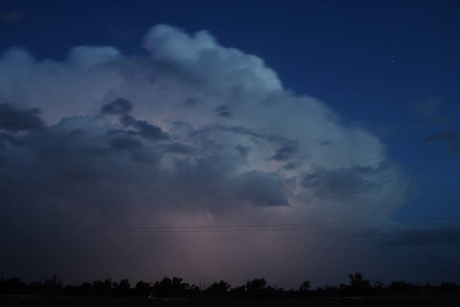 lightning lightning_bolts : W of McCook, Nebraska, USA   16 May 2007