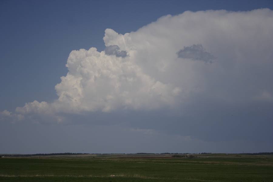 thunderstorm cumulonimbus_incus : N of Newcastle, Wyoming, USA   18 May 2007