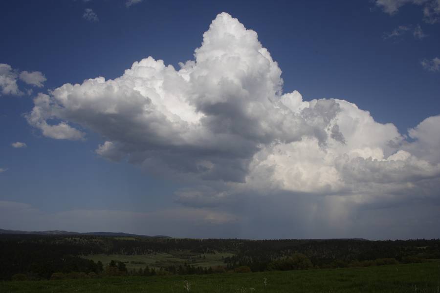 thunderstorm cumulonimbus_incus : near Devil's Tower, Wyoming, USA   18 May 2007