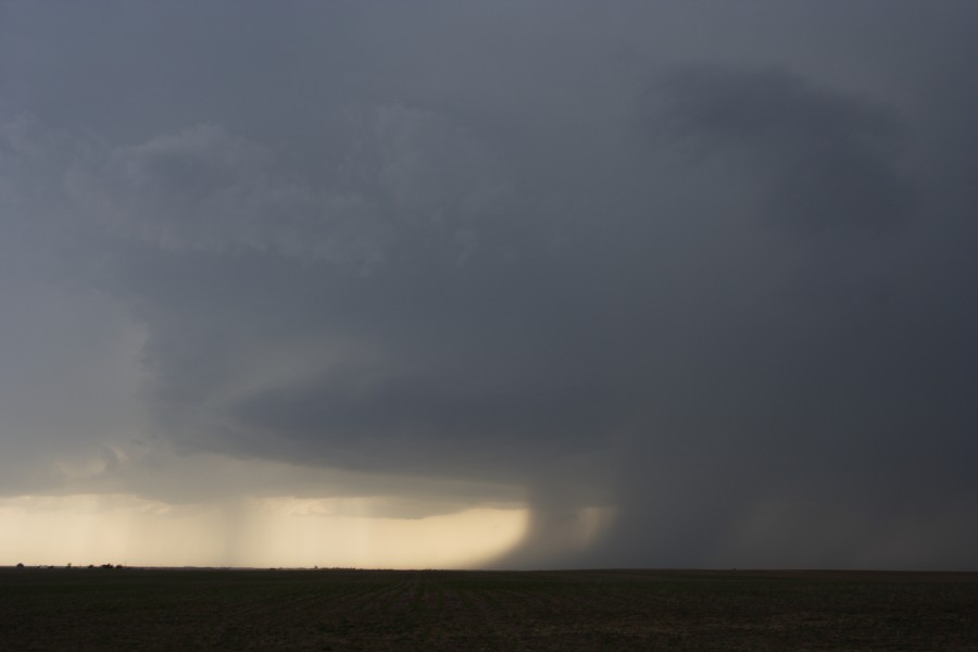 cumulonimbus supercell_thunderstorm : W of WaKeeney, Kansas, USA   22 May 2007