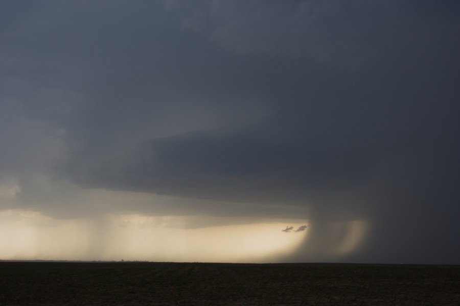 cumulonimbus supercell_thunderstorm : W of WaKeeney, Kansas, USA   22 May 2007