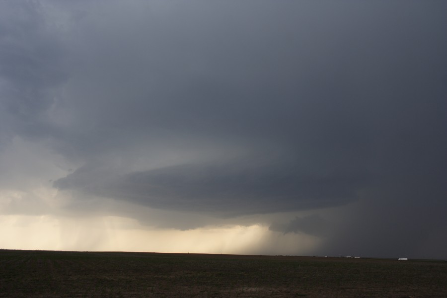 cumulonimbus supercell_thunderstorm : W of WaKeeney, Kansas, USA   22 May 2007