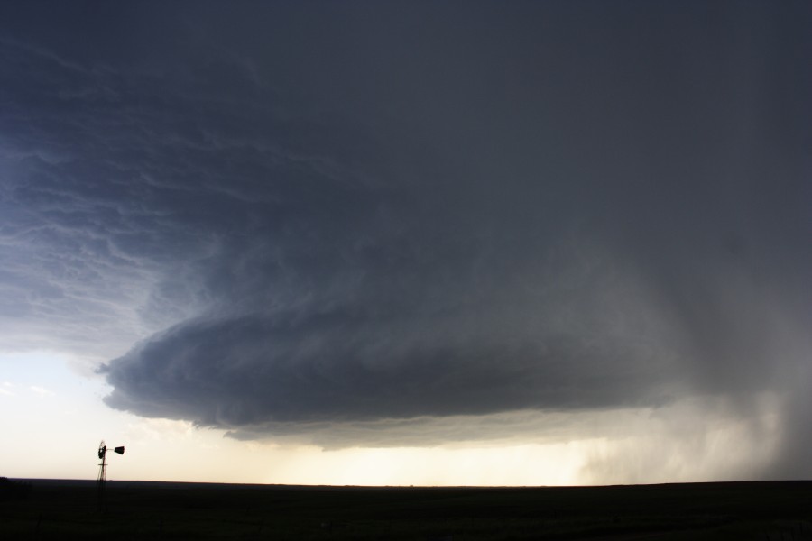 cumulonimbus supercell_thunderstorm : near St Peters, Kansas, USA   22 May 2007