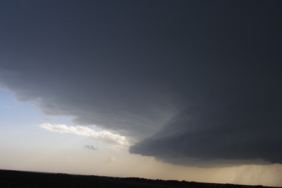 cumulonimbus supercell_thunderstorm : E of St Peters, Kansas, USA   22 May 2007