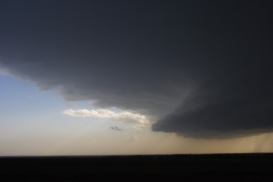 cumulonimbus supercell_thunderstorm : E of St Peters, Kansas, USA   22 May 2007