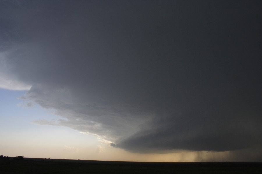 cumulonimbus thunderstorm_base : E of St Peters, Kansas, USA   22 May 2007