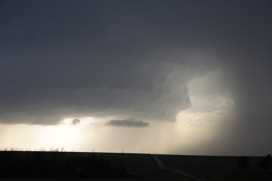 cumulonimbus supercell_thunderstorm : E of St Peters, Kansas, USA   22 May 2007