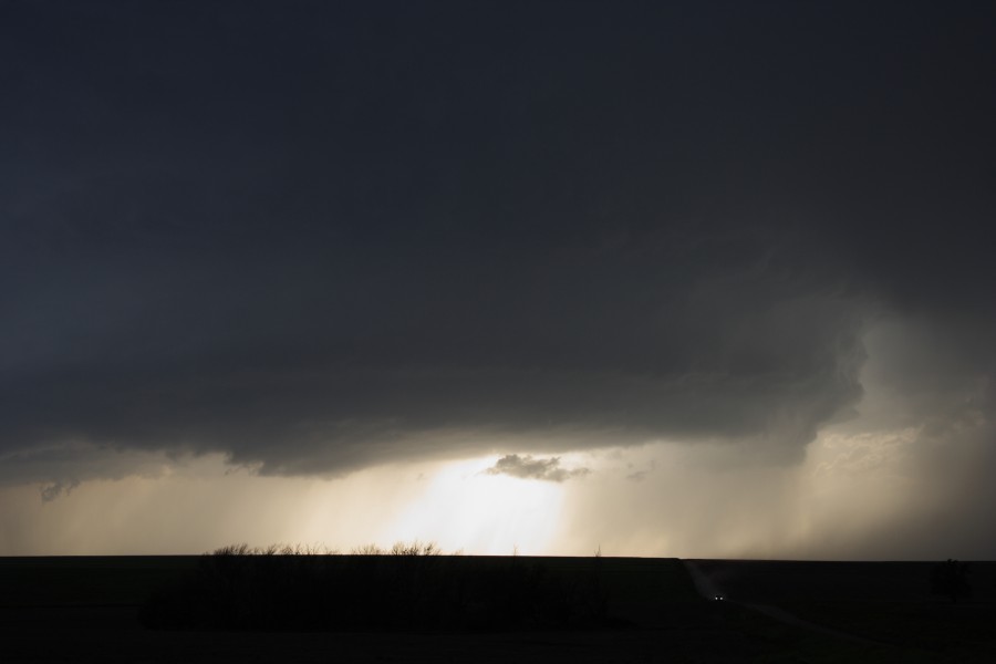 cumulonimbus supercell_thunderstorm : E of St Peters, Kansas, USA   22 May 2007