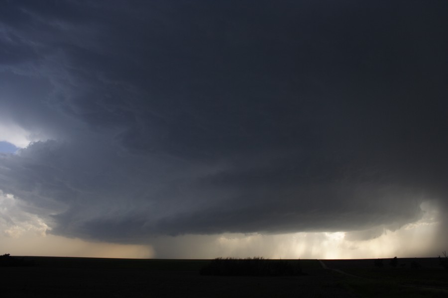 cumulonimbus supercell_thunderstorm : E of St Peters, Kansas, USA   22 May 2007