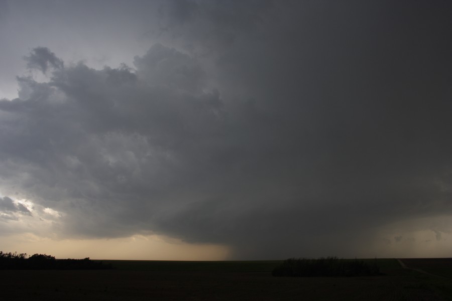 cumulonimbus supercell_thunderstorm : E of St Peters, Kansas, USA   22 May 2007