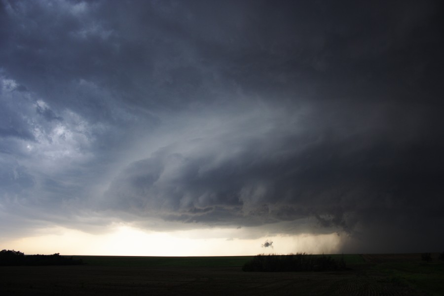 cumulonimbus supercell_thunderstorm : E of St Peters, Kansas, USA   22 May 2007