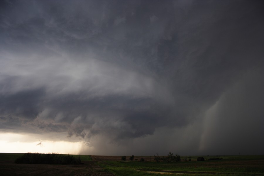 cumulonimbus supercell_thunderstorm : E of St Peters, Kansas, USA   22 May 2007