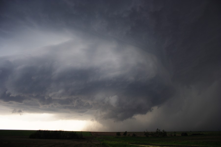 cumulonimbus thunderstorm_base : E of St Peters, Kansas, USA   22 May 2007