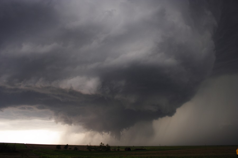 cumulonimbus supercell_thunderstorm : E of St Peters, Kansas, USA   22 May 2007