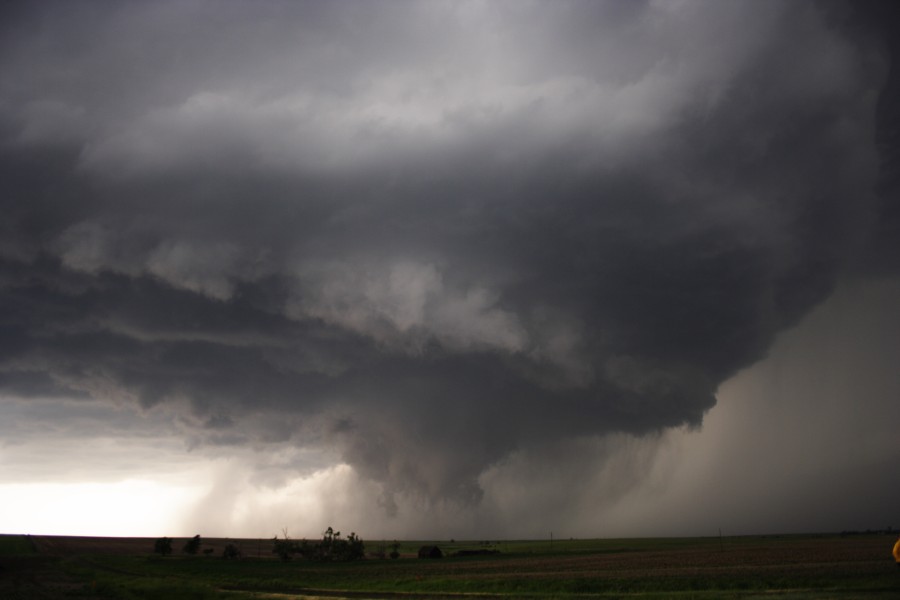 tornadoes funnel_tornado_waterspout : E of St Peters, Kansas, USA   22 May 2007