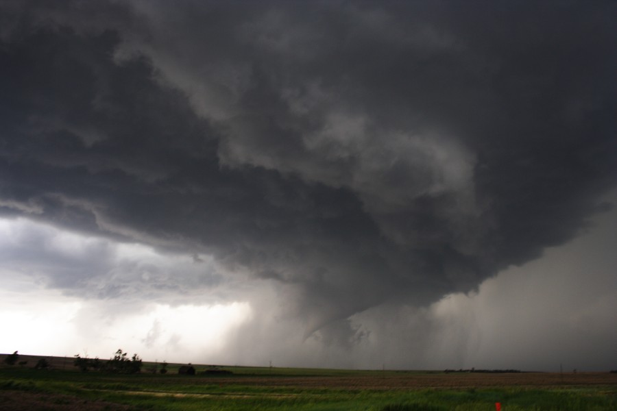 tornadoes funnel_tornado_waterspout : E of St Peters, Kansas, USA   22 May 2007