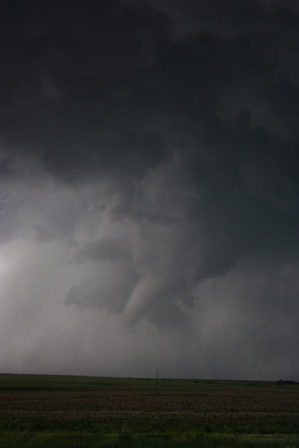 cumulonimbus supercell_thunderstorm : E of St Peters, Kansas, USA   22 May 2007