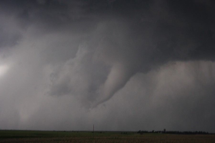 cumulonimbus supercell_thunderstorm : E of St Peters, Kansas, USA   22 May 2007