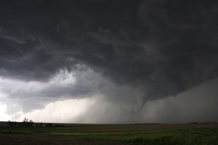 cumulonimbus supercell_thunderstorm : E of St Peters, Kansas, USA   22 May 2007