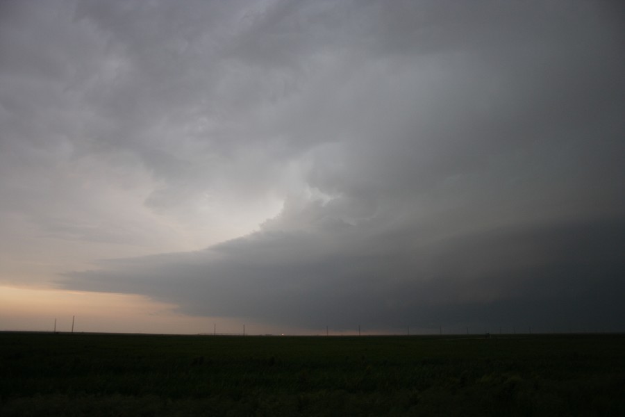 cumulonimbus supercell_thunderstorm : S of Darrouzett, Texas, USA   23 May 2007