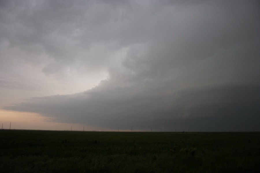 cumulonimbus supercell_thunderstorm : S of Darrouzett, Texas, USA   23 May 2007