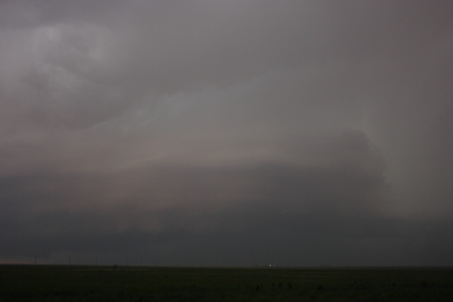 cumulonimbus supercell_thunderstorm : S of Darrouzett, Texas, USA   23 May 2007