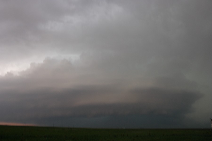 wallcloud thunderstorm_wall_cloud : S of Darrouzett, Texas, USA   23 May 2007