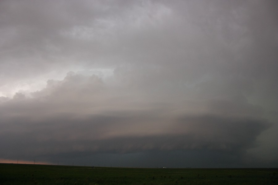 wallcloud thunderstorm_wall_cloud : S of Darrouzett, Texas, USA   23 May 2007